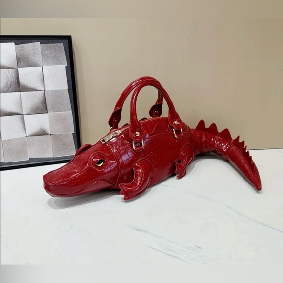 Alligator-Print 🐊❤️ Women’s Red Handbag NEW WITH TAGS w/ Detachable Strap - Picture 2 of 8